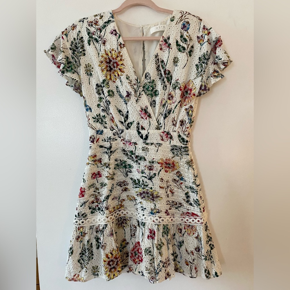 ASTR THE LABEL Mini Eyelet Floral Dress in Ivory SIZE XS